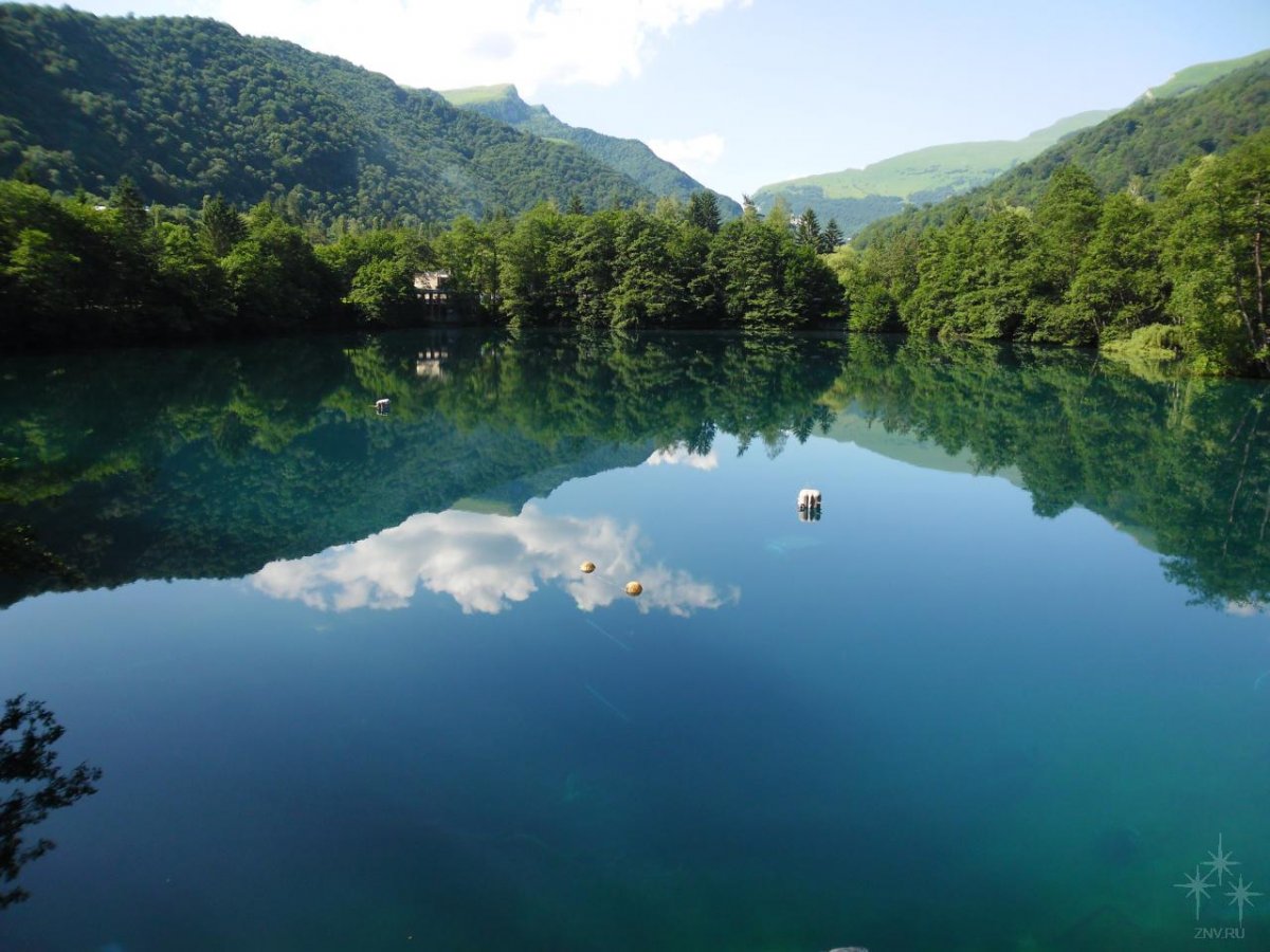 Голубое озеро без дна в Кабардино-Балкарии