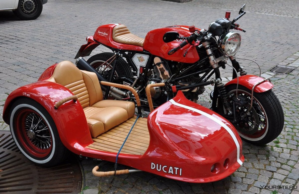 Мотоцикл с коляской Дукати