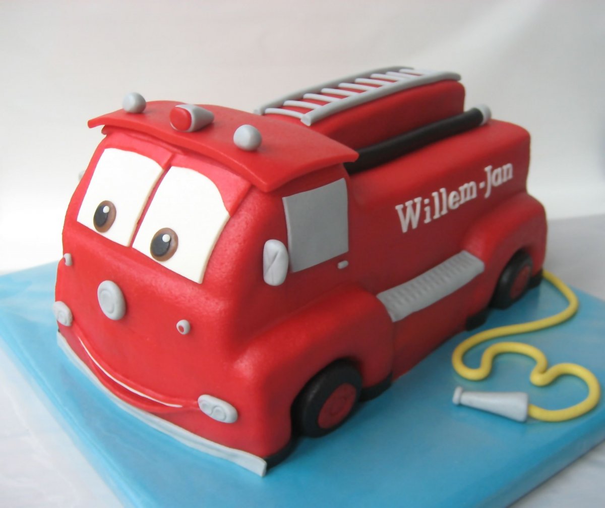 Торт в форме пожарной машины