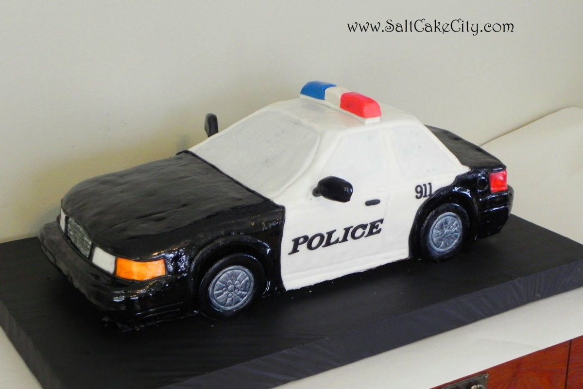 Торт в виде полицейской машины