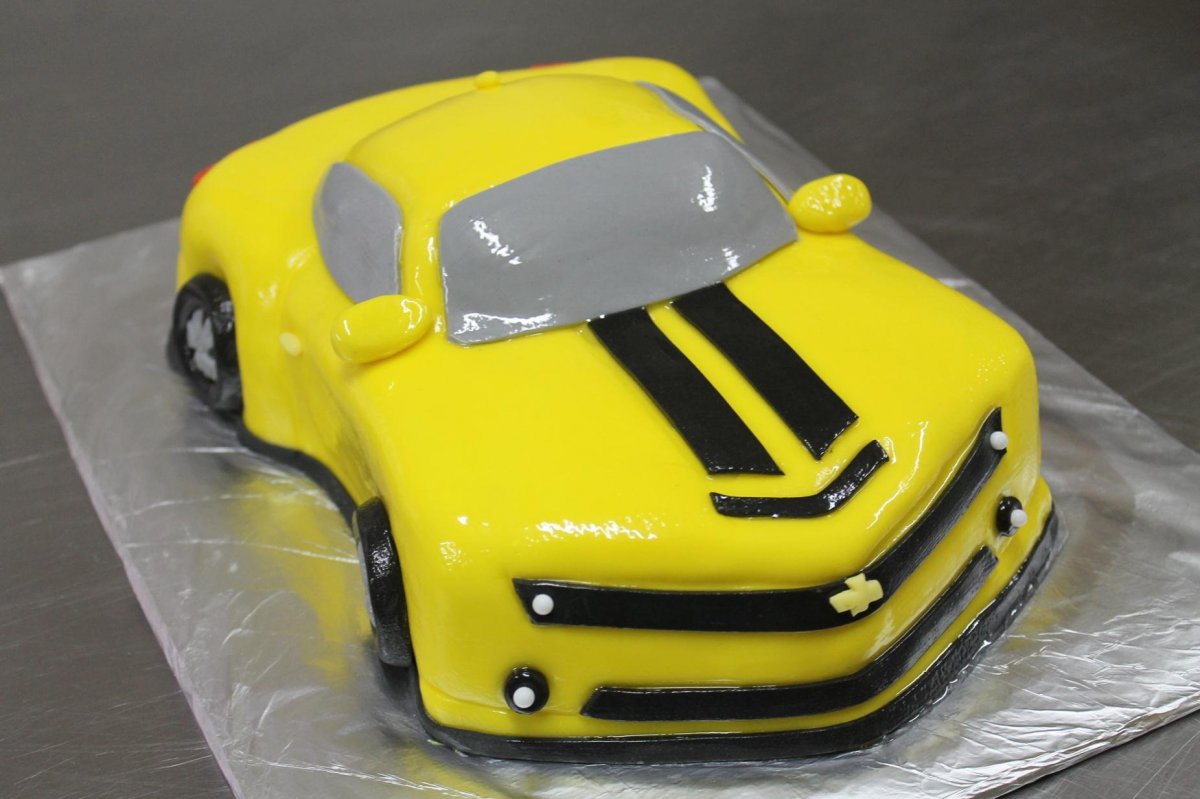 Торт с желтой машинкой