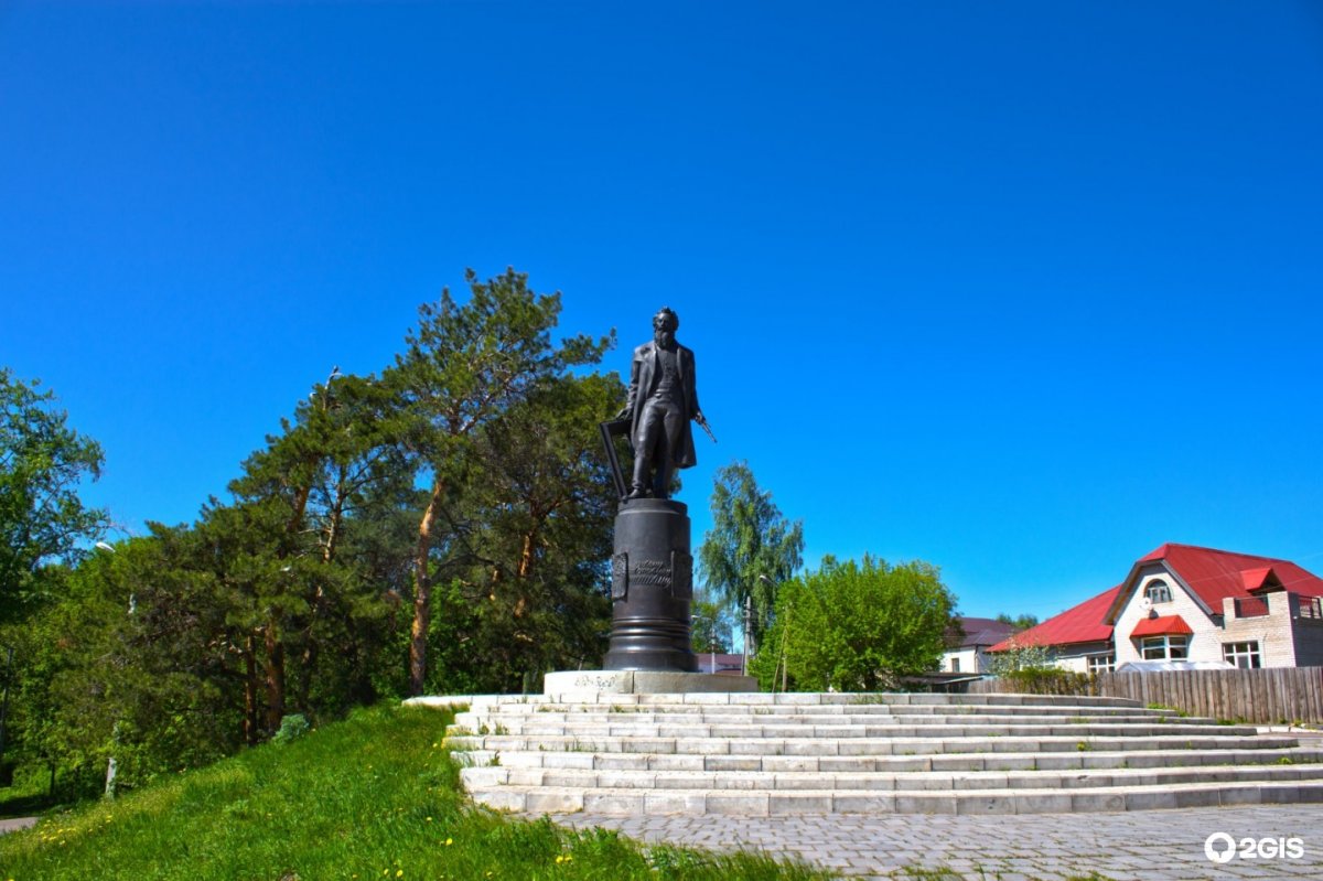 Памятник Ивану Шишкину в Елабуге