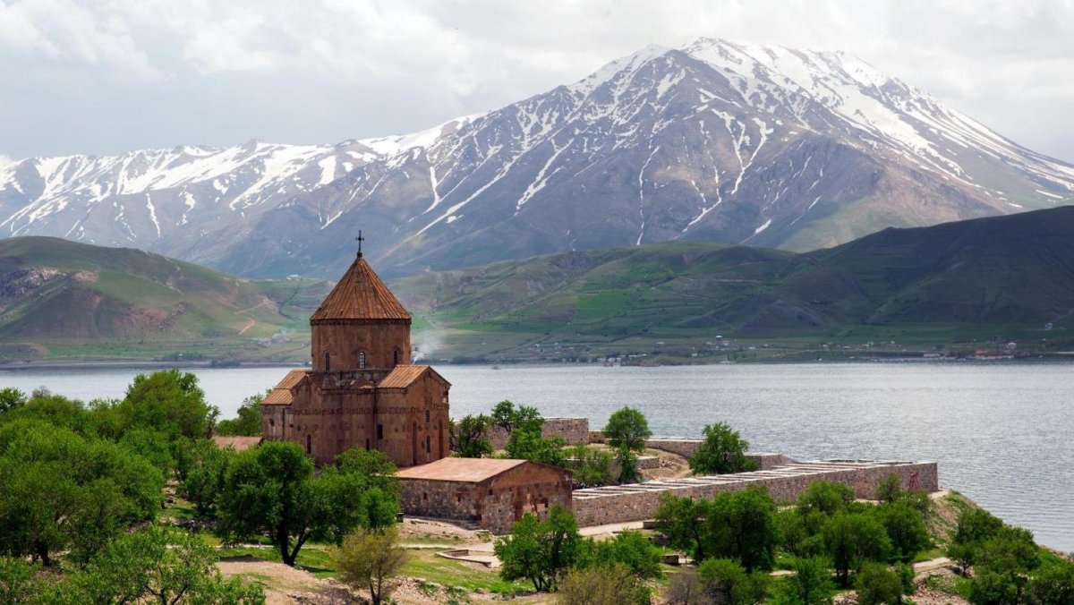 Соленое озеро Ереван