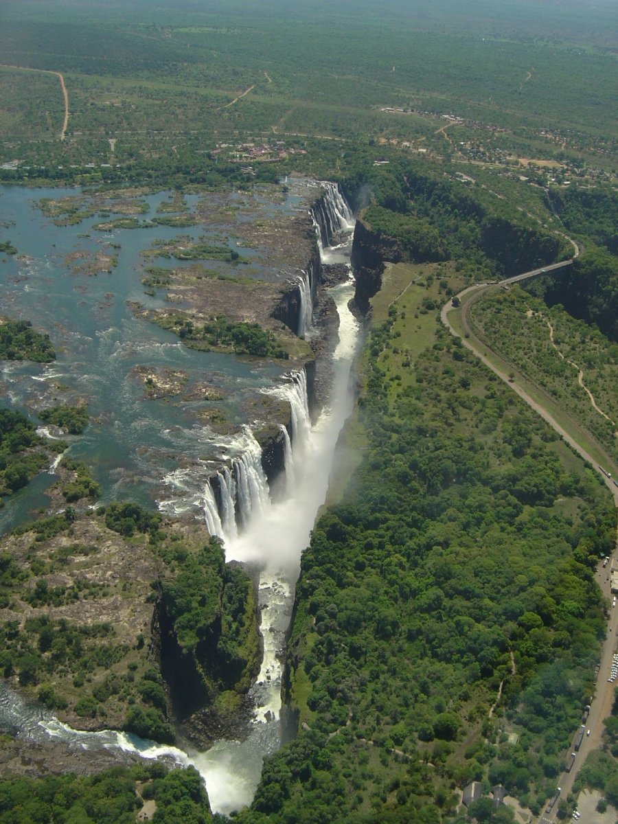 Машина водопад в Африке