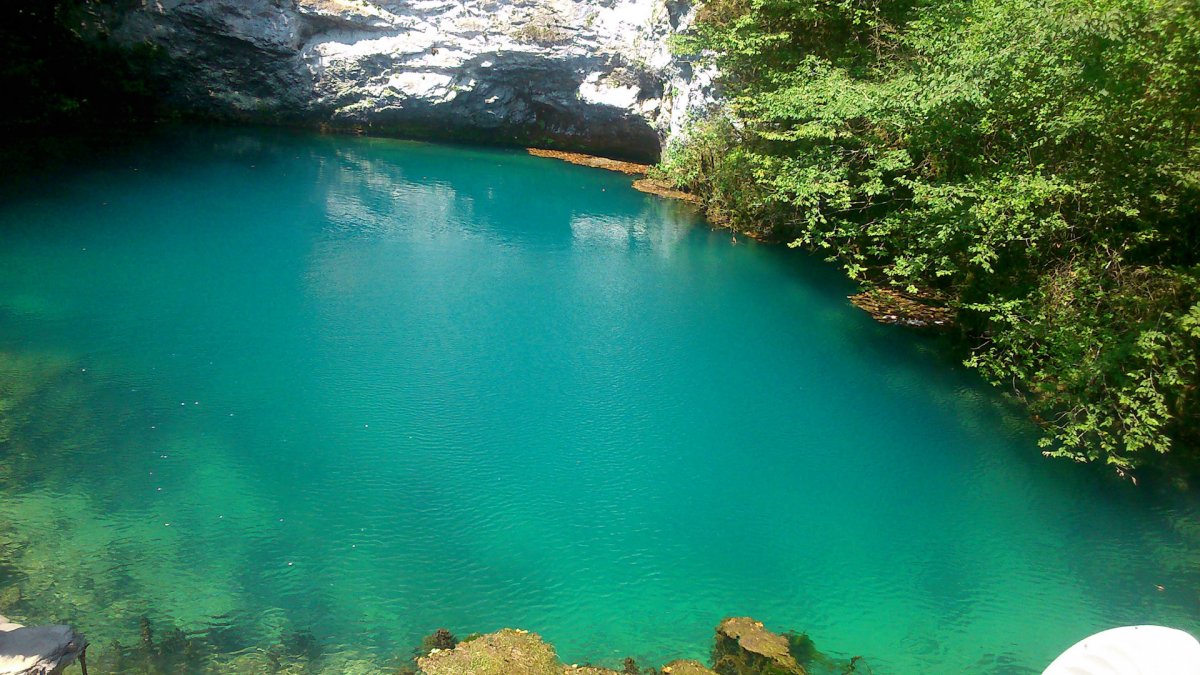 Голубое озеро Абхазия водопад