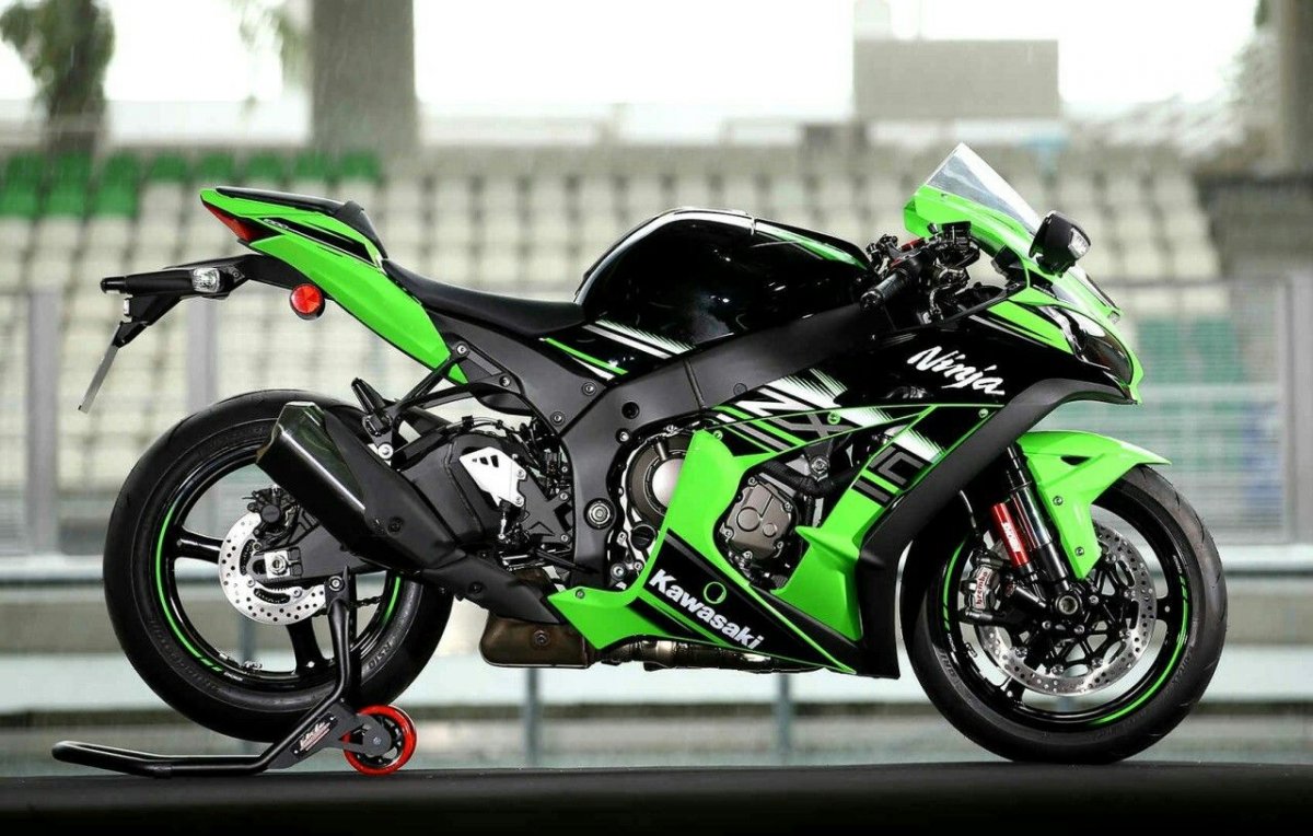 Мотоцикл Ямаха р1 зелёный