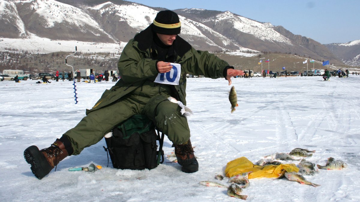 Зимняя рыбалка на Байкале