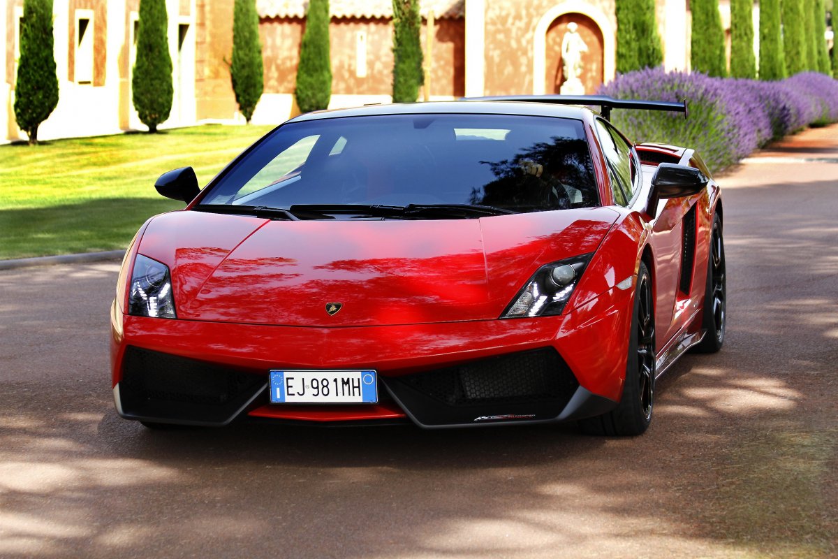 Maserati GRANTURISMO красный