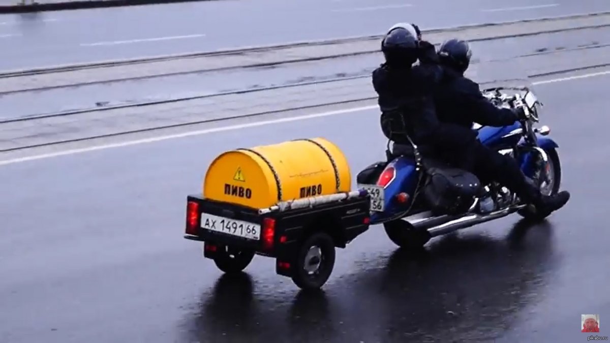 Мотоцикл Урал с прицепом енот