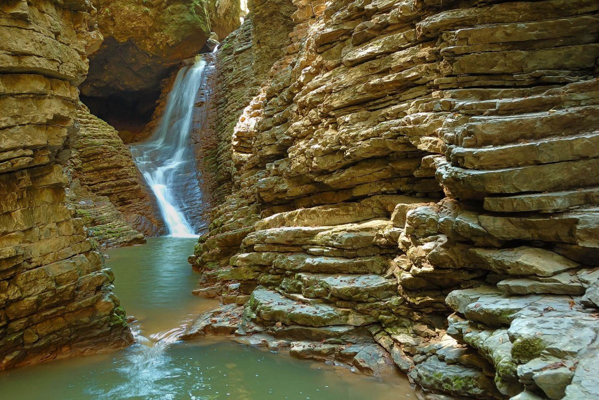 Водопады Руфабго, Хаджохская теснина, Изумрудная Лагуна