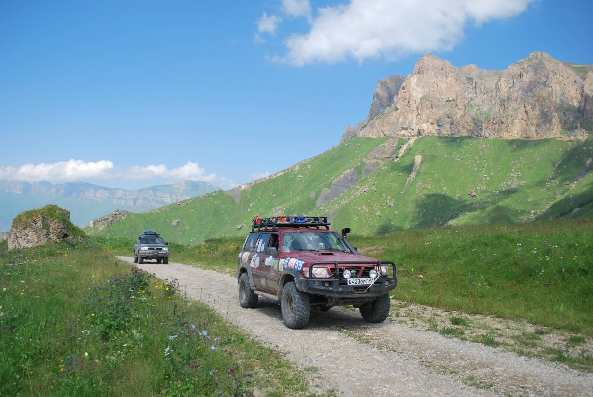Машина в горах Осетии