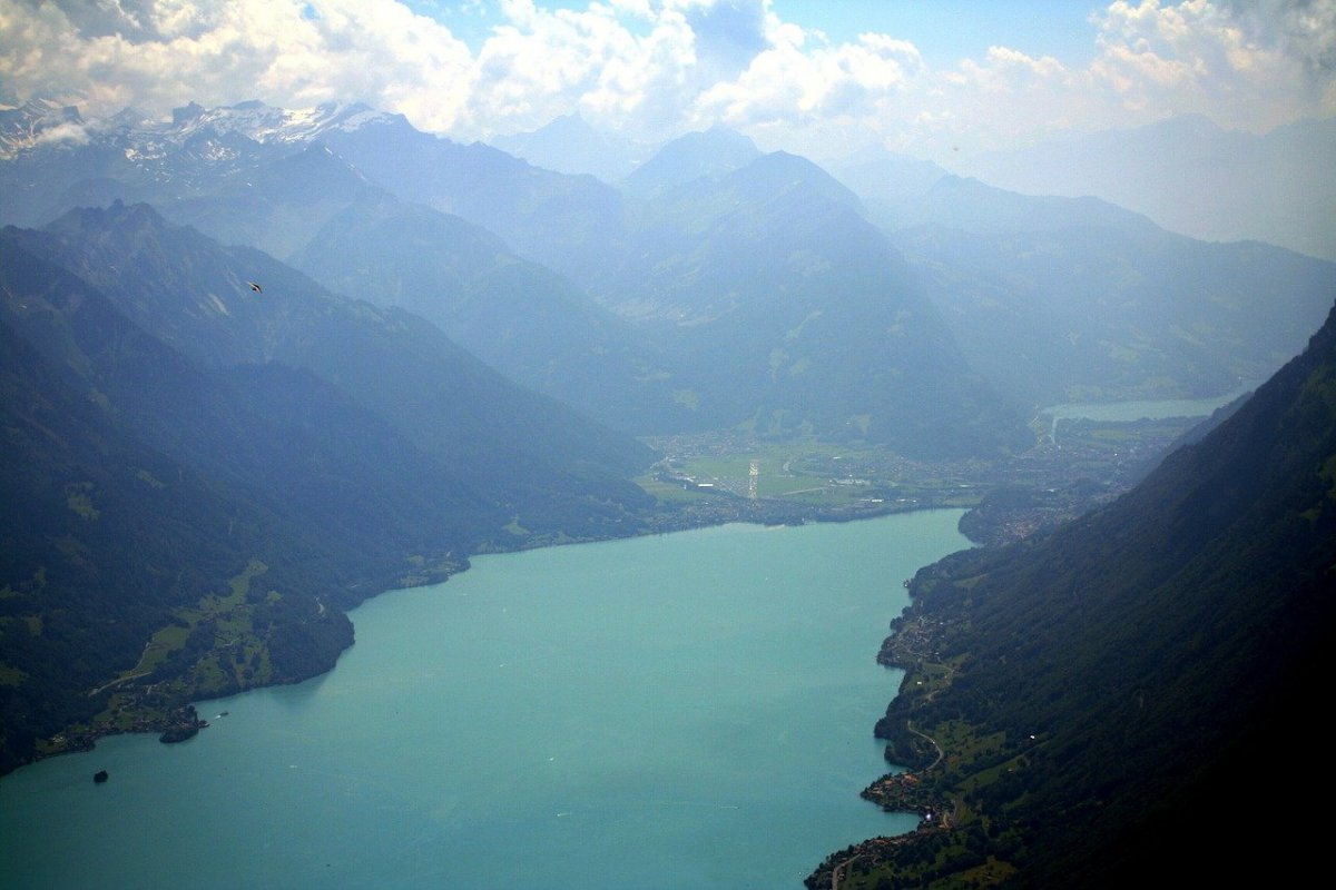 Озеро Интерлакен Швейцария Бринц