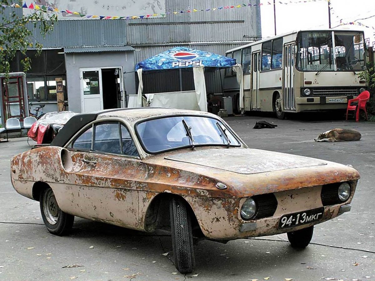 Старый Ржавый автомобиль