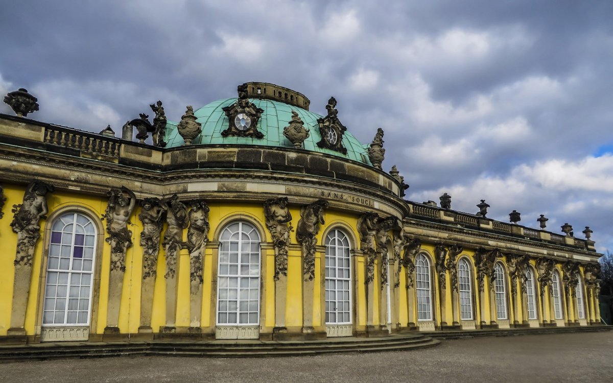 Дворец Сан-Суси в Потсдаме Германия