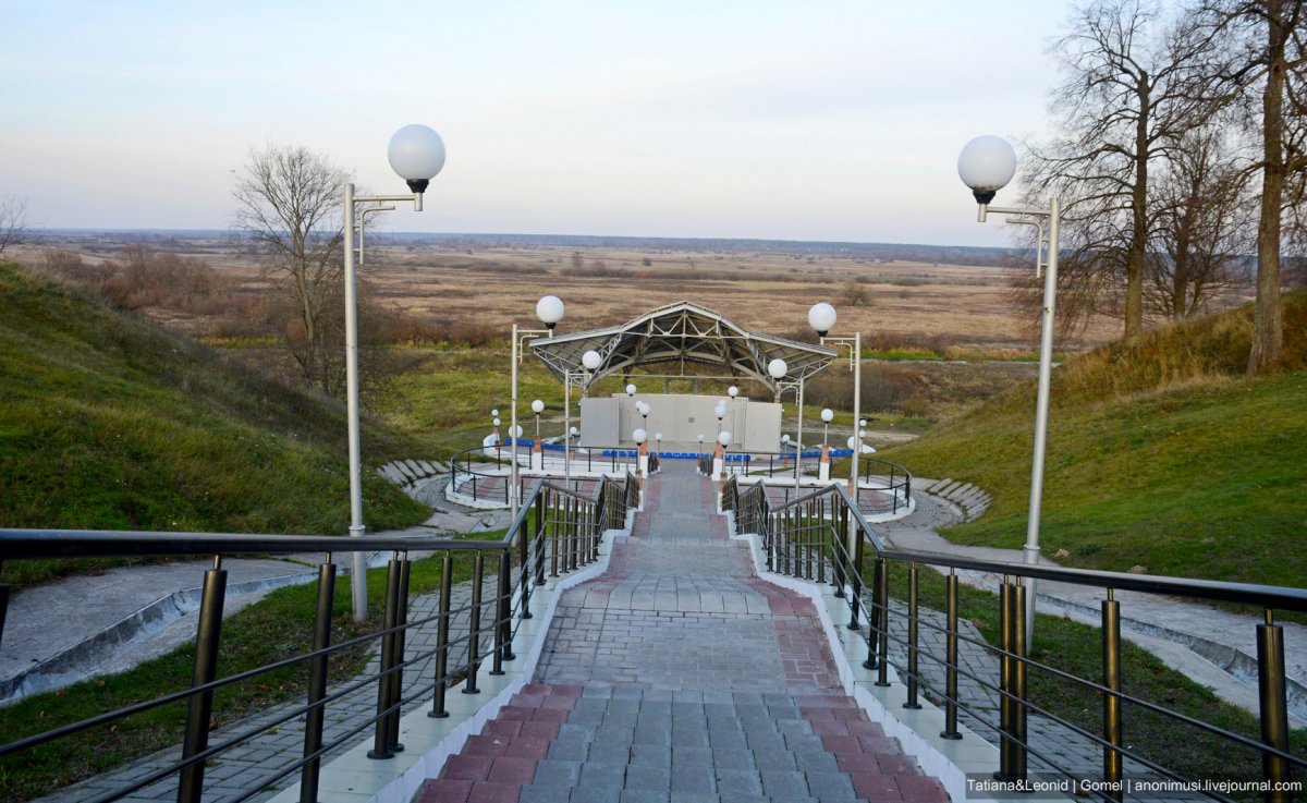 Памятник Чернобылю в Чечерске