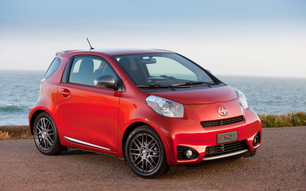 Toyota IQ Aston Martin Cygnet