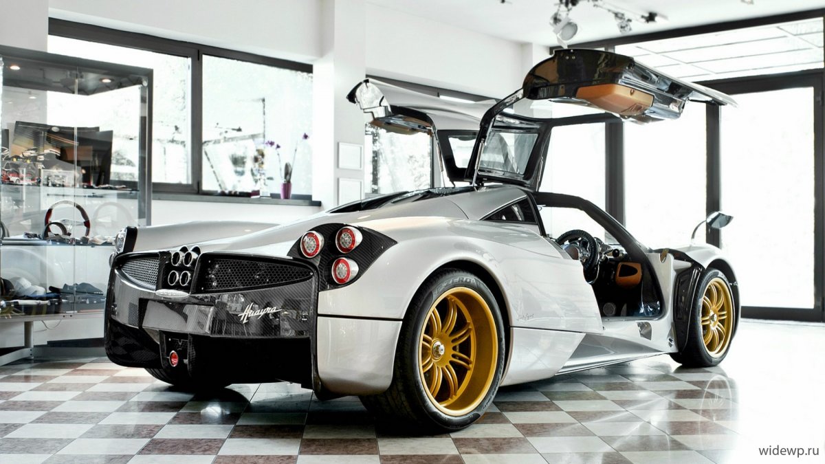 Pagani Huayra Gold
