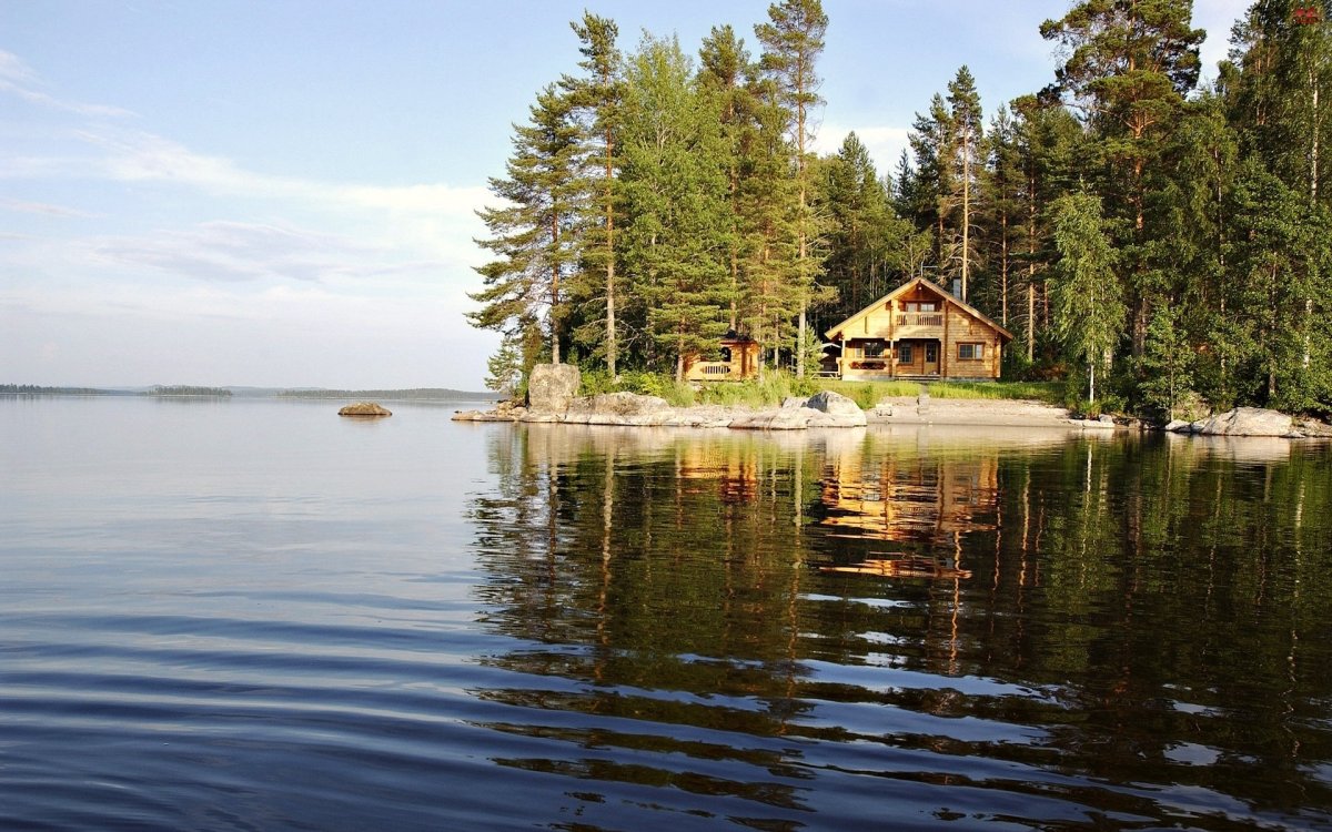 Домик лесника около озера Выштынецком озере
