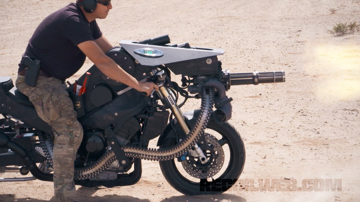 Военный мотоцикл с пушкой
