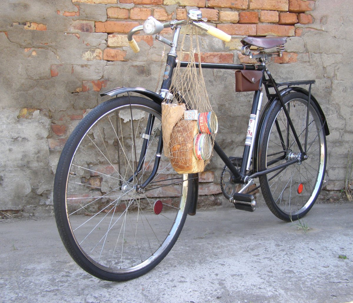 Старый шоссейный велосипед