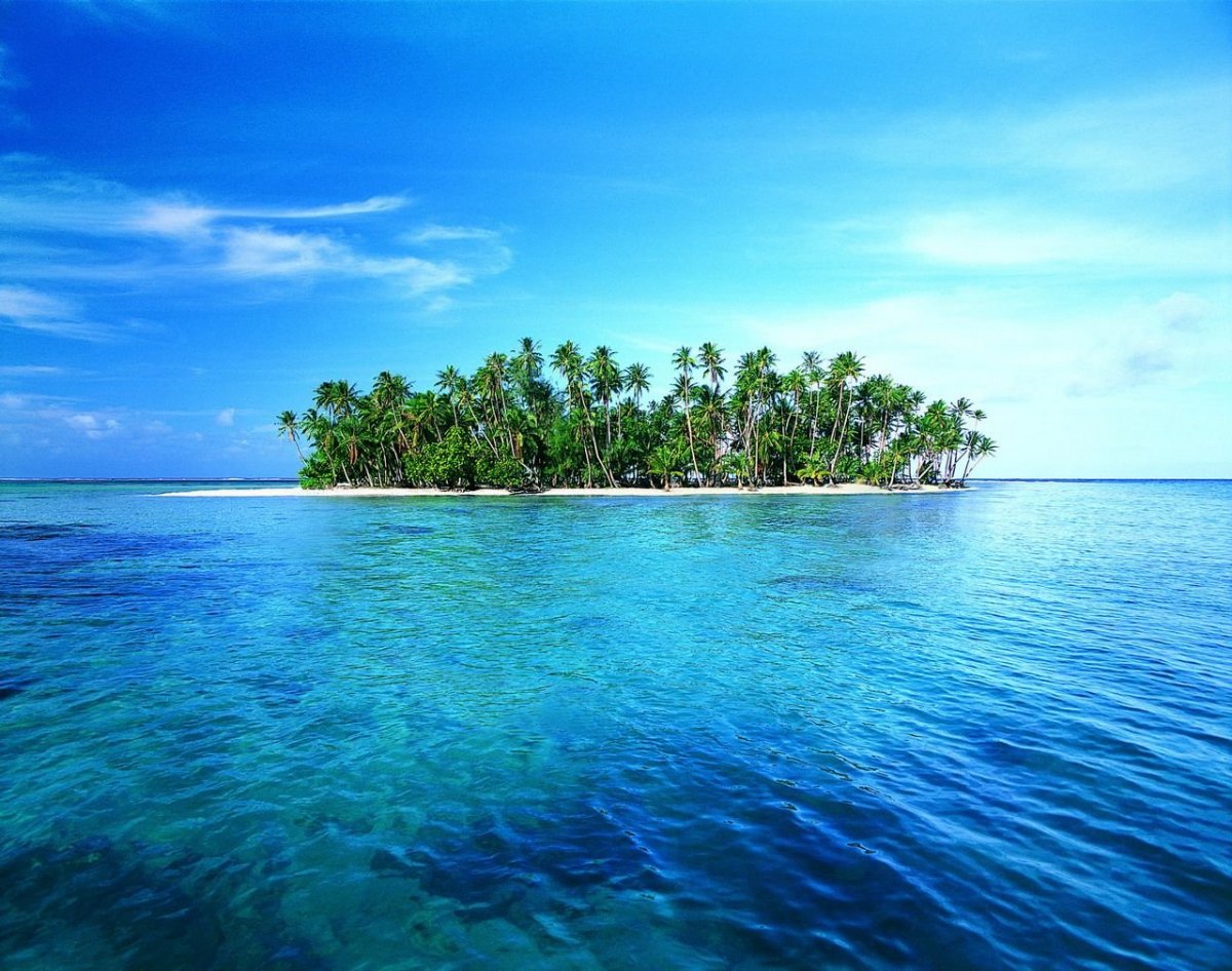 Необитаемый остров в океане