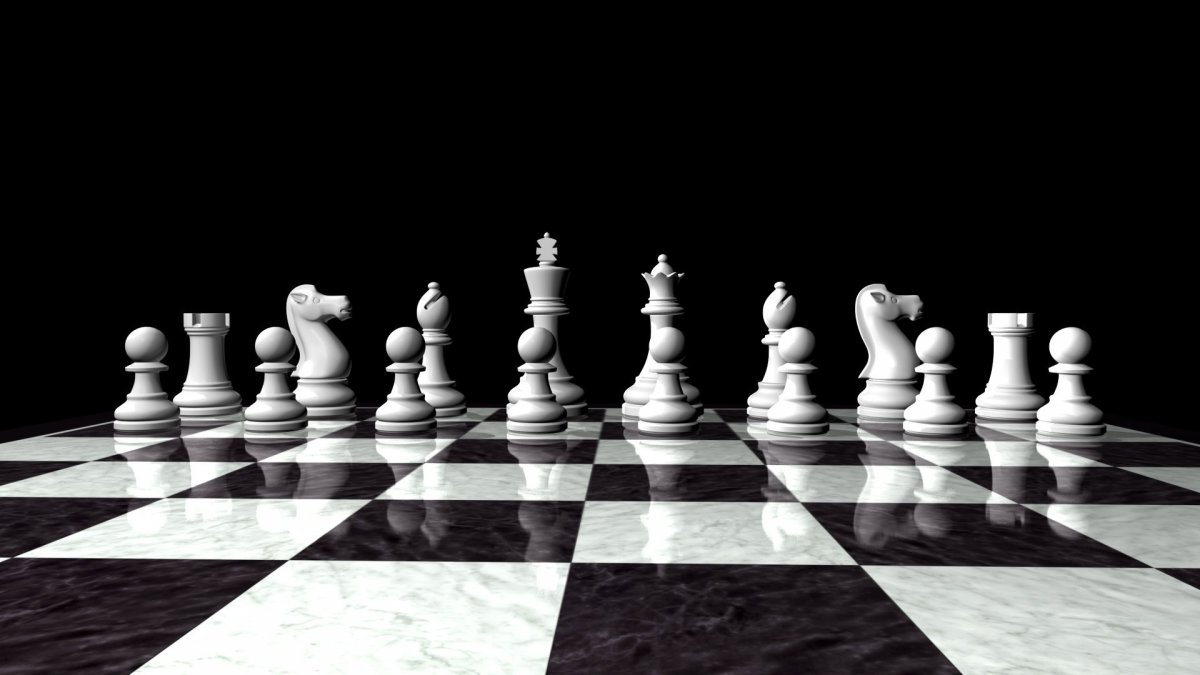 Шахматная Ладья на черном фоне