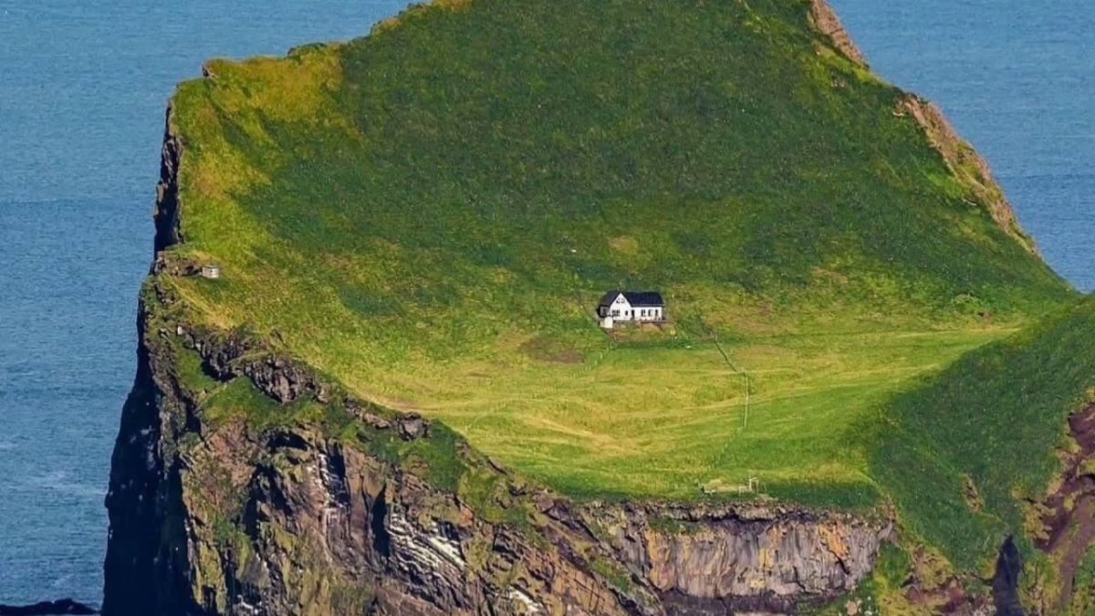 Остров Эдлидаэй в Исландии