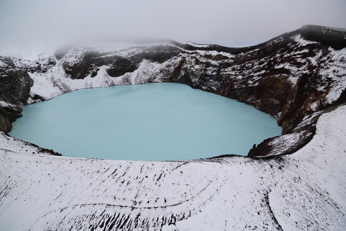 Кратерное озеро вулкана малый Семячик