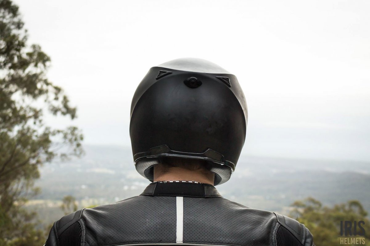 Мотоцикл сзади шлем