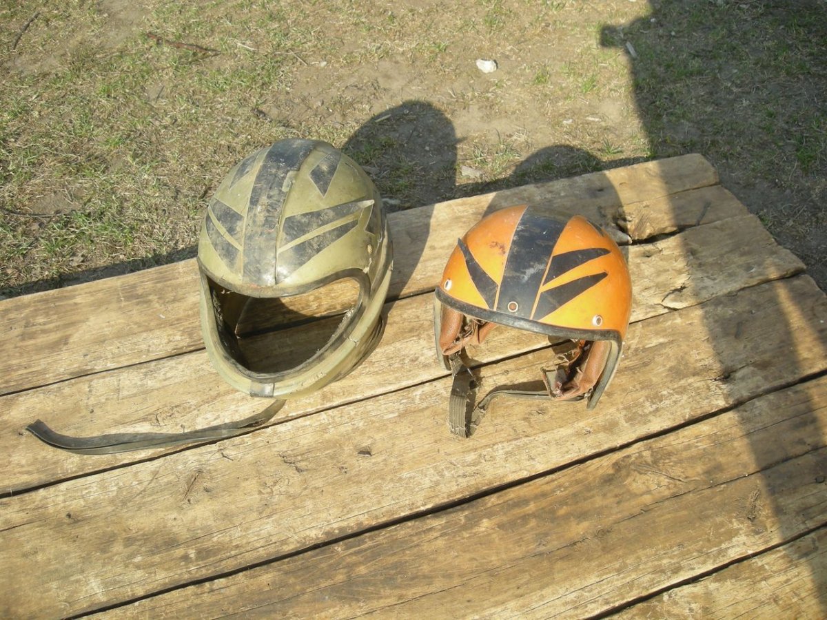 Шлем от мотоцикла старый