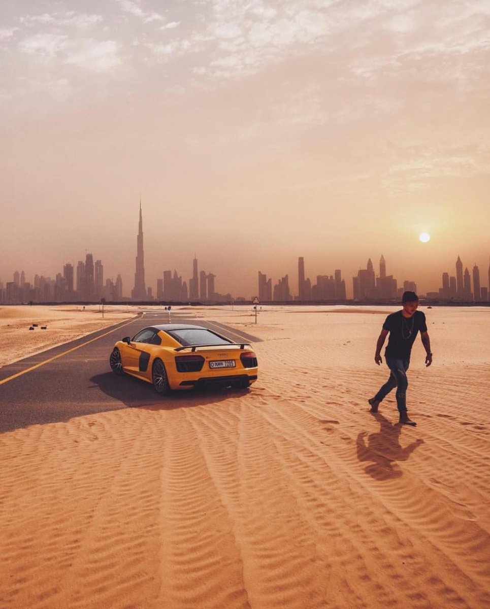 Машины в пустыне Дубай
