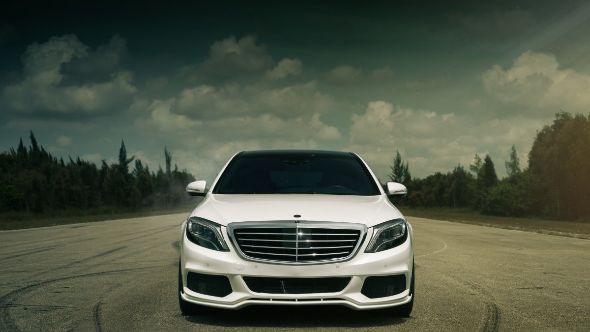 Белый Mercedes-Benz s550