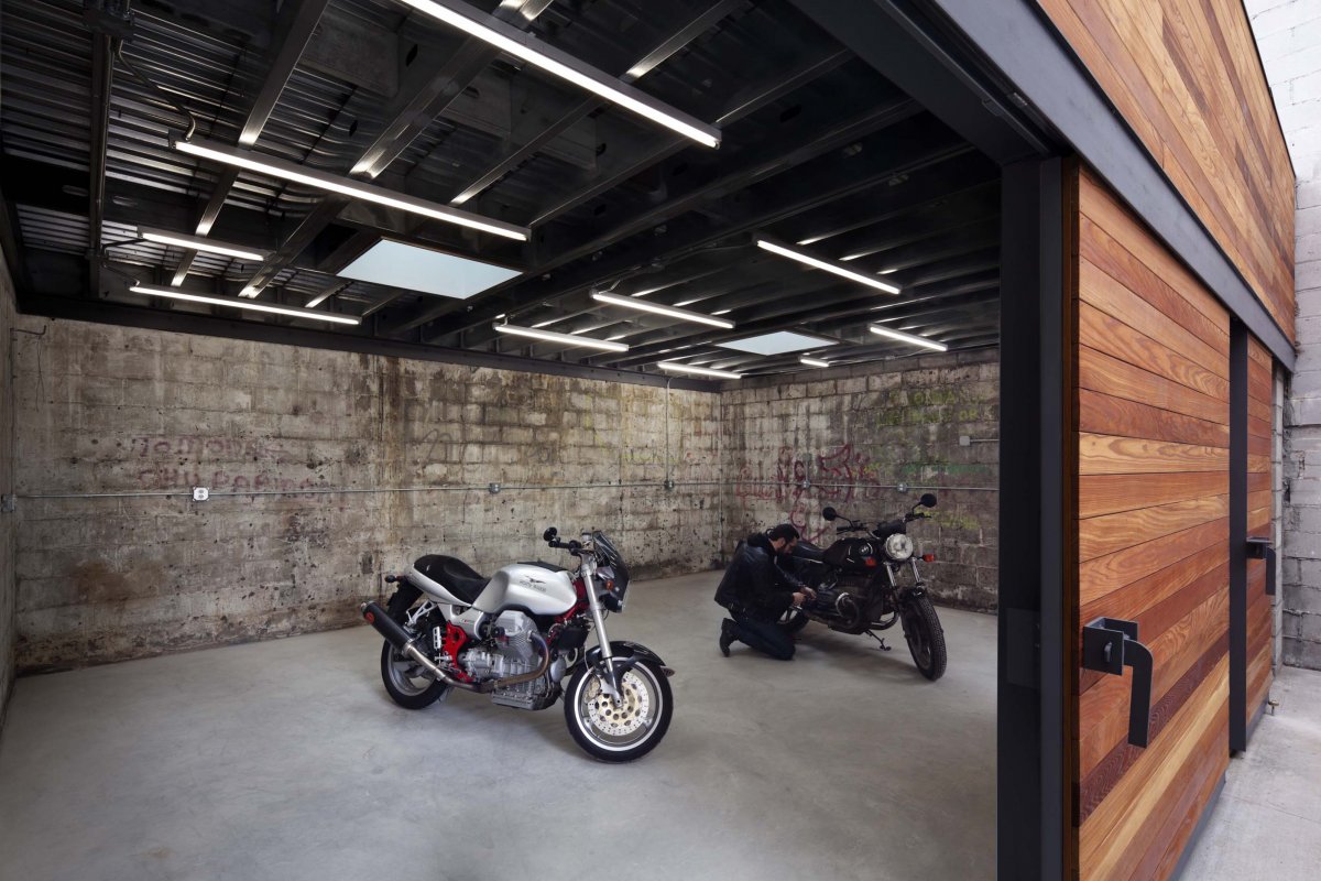 Баннер мотоцикла в гараж