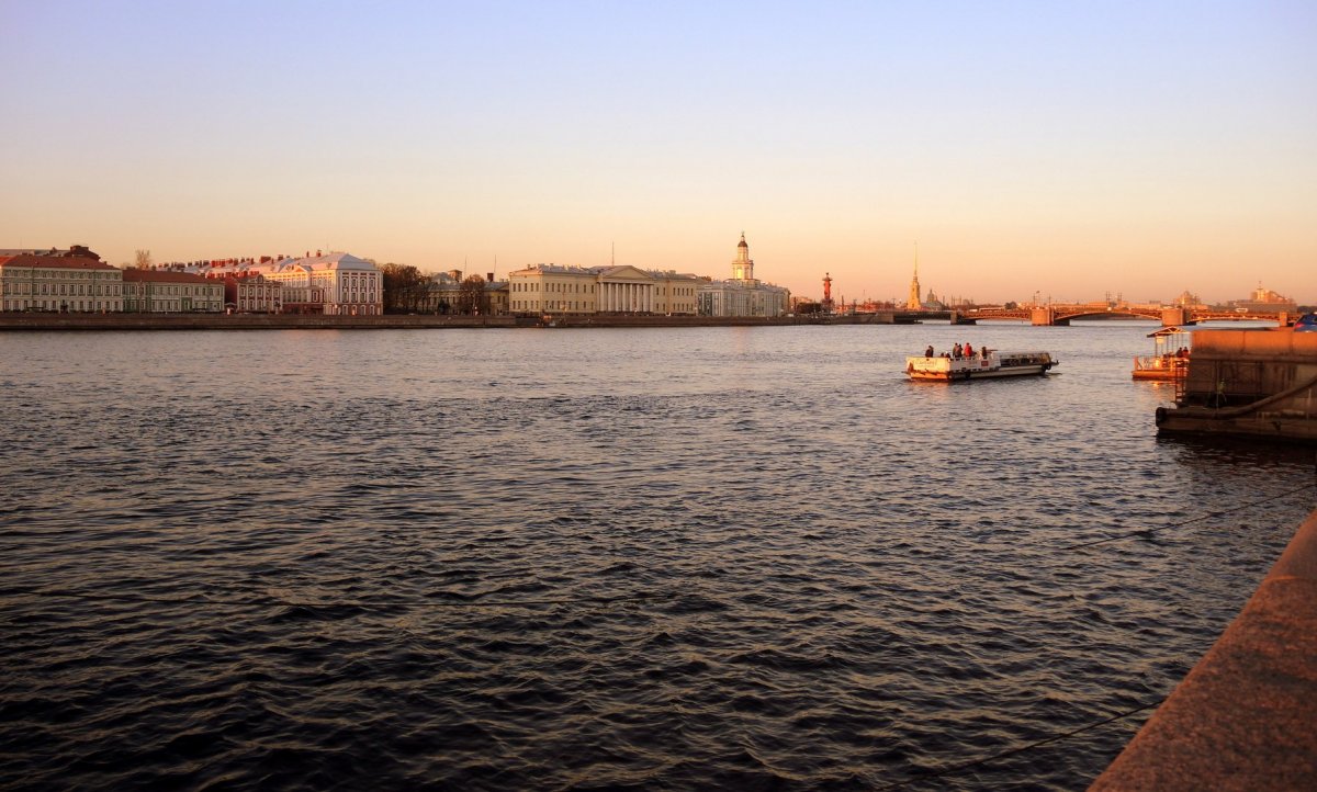 Набережная реки Нева Санкт-Петербург