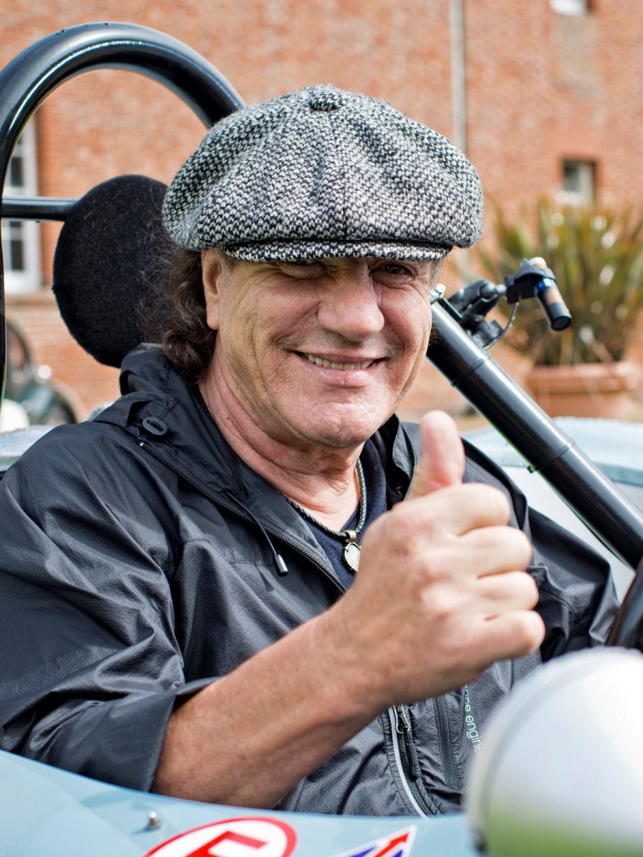 1947 Года родился вокалист группы AC/DC Брайан Джонсон