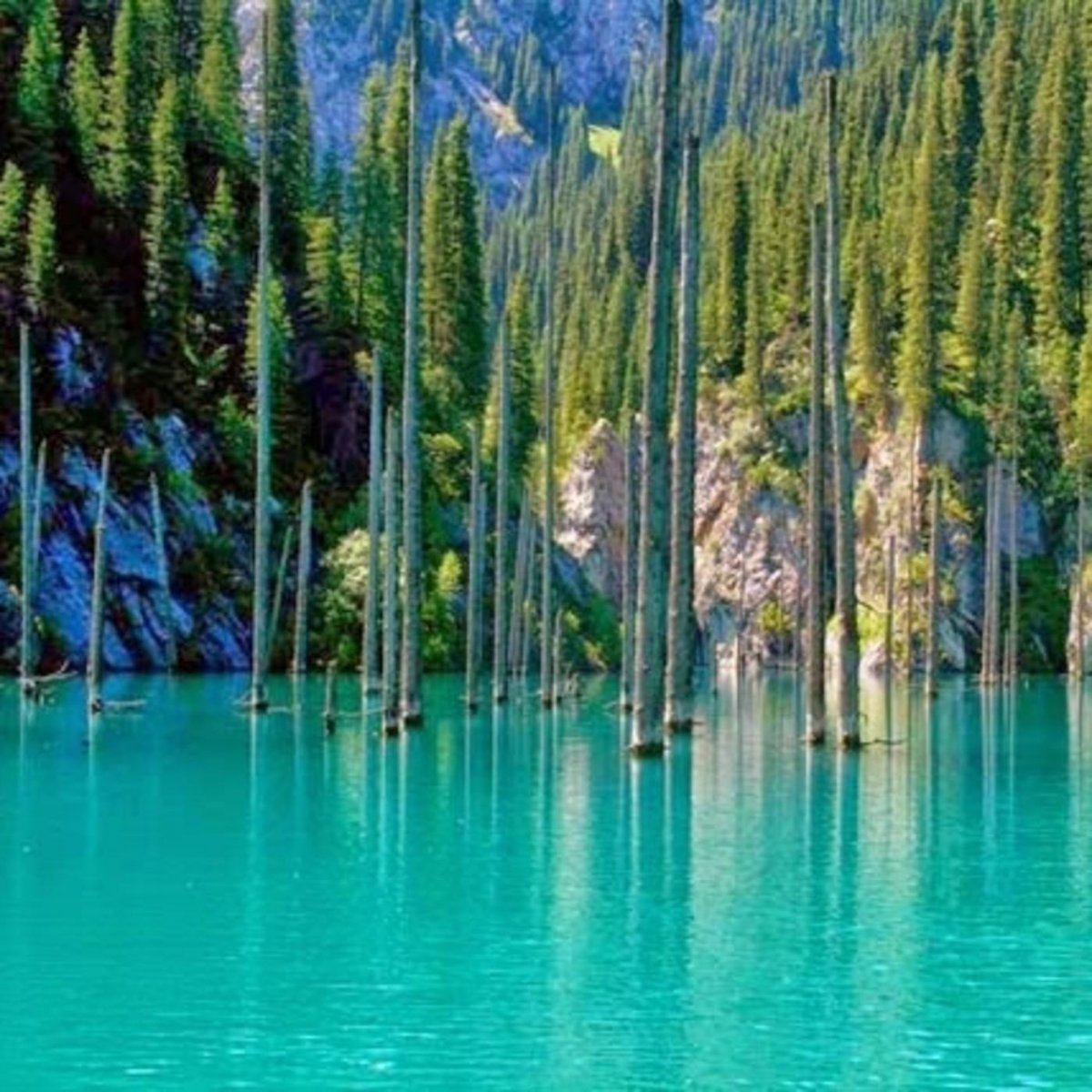 Красивое озеро в Казахстане