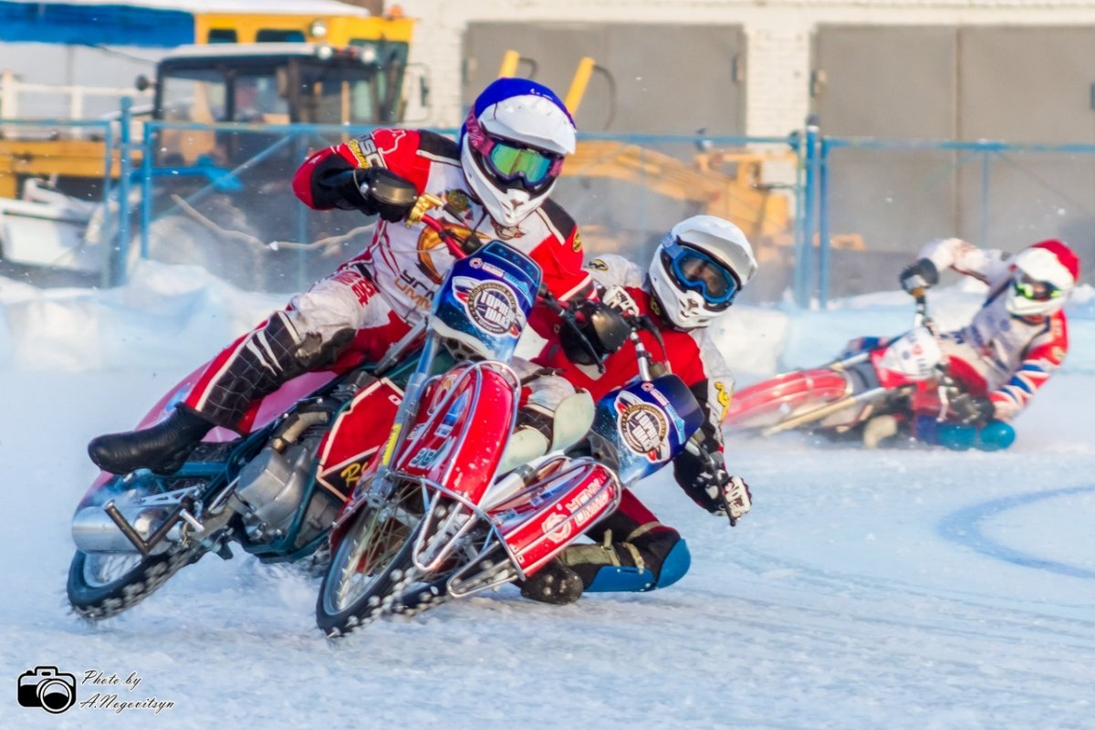 Зимние гонки на мотоциклах по льду