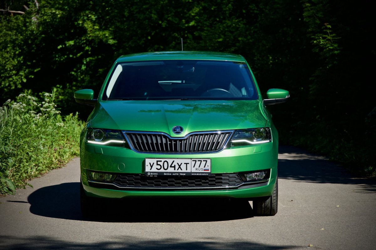 Škoda Rapid зеленый