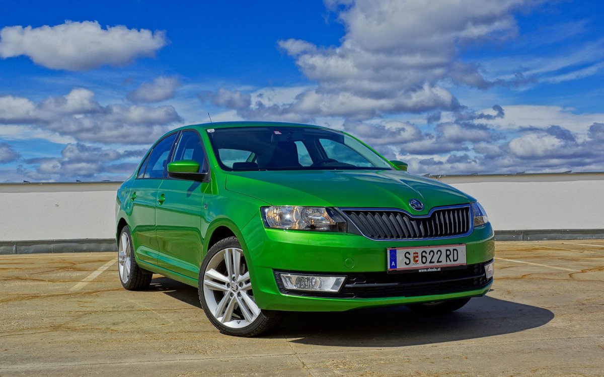 Škoda Rapid зеленый