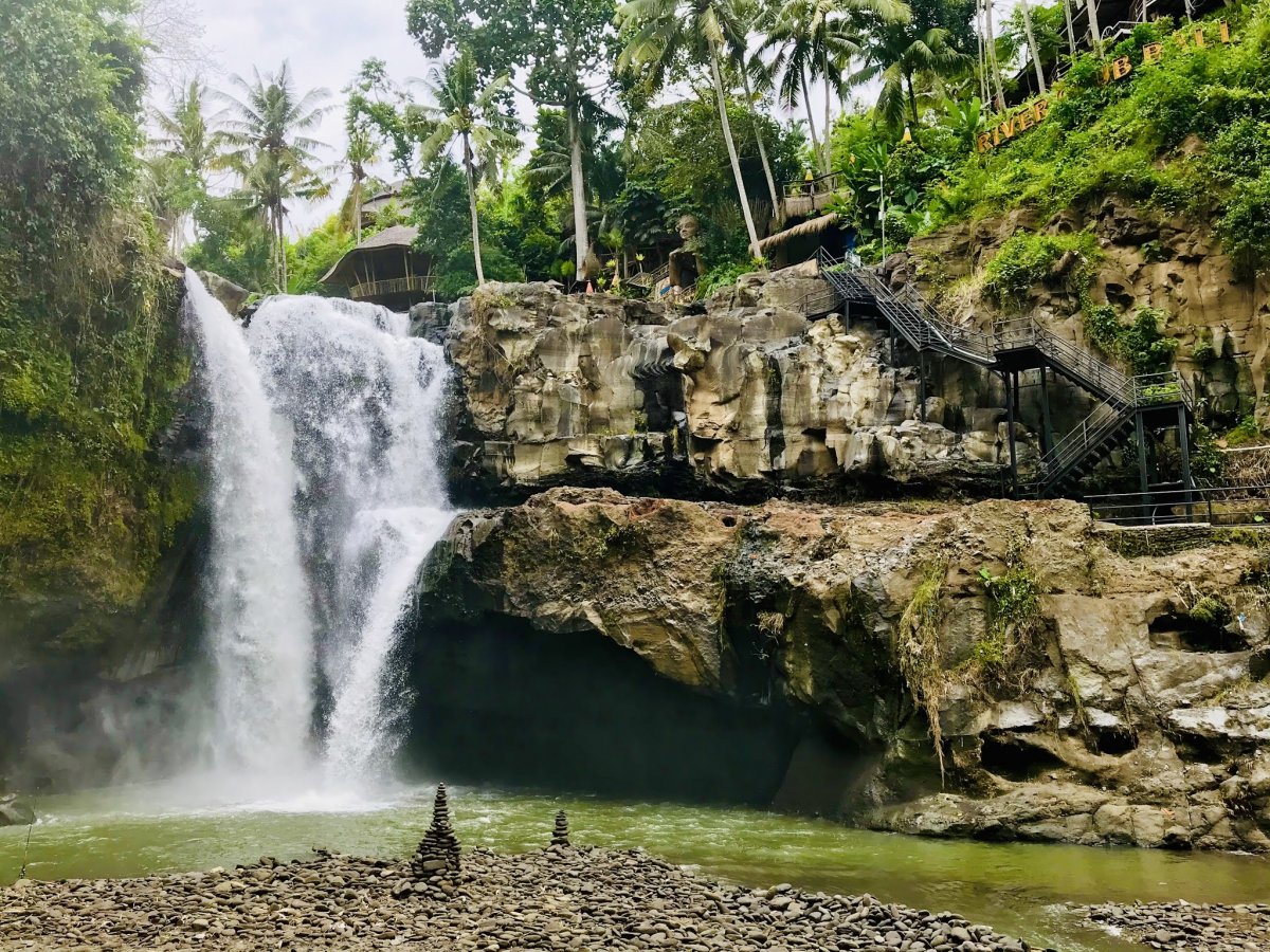 Tegenungan Waterfall Бали