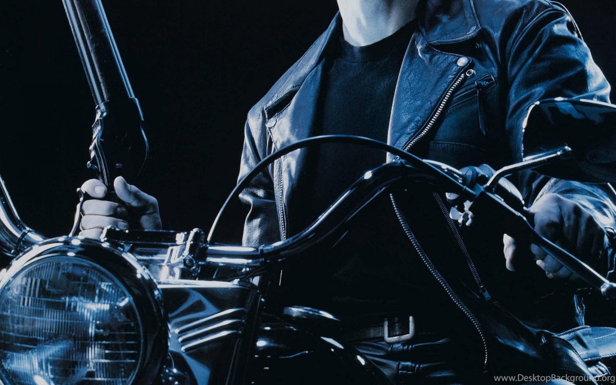 Арнольд Шварценеггер Терминатор 2 на мотоцикле