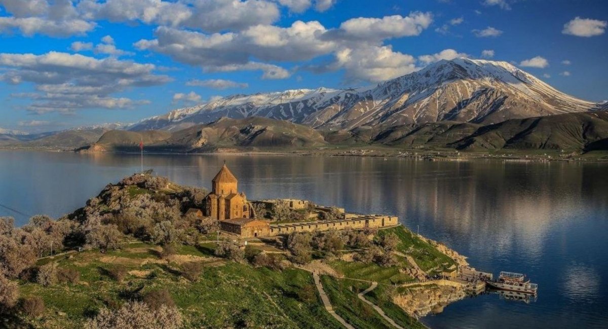Озеро Севан Кавказ