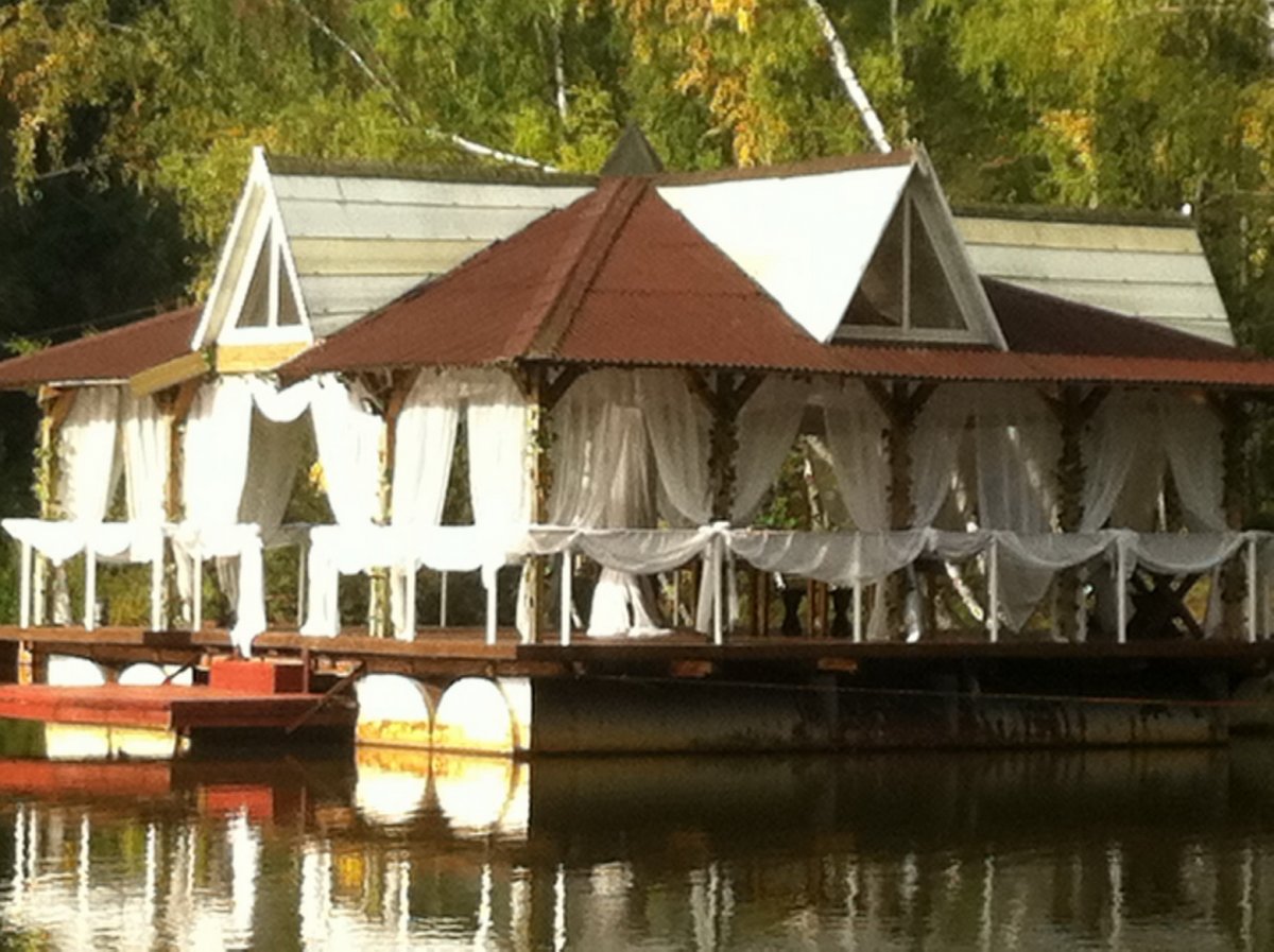 Бисерово ресторан на озере