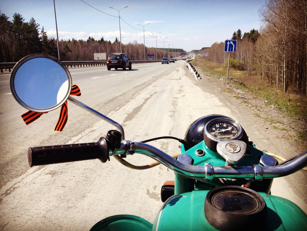 Езда на мотоцикле Урал м 67 36 по Лесной дороге
