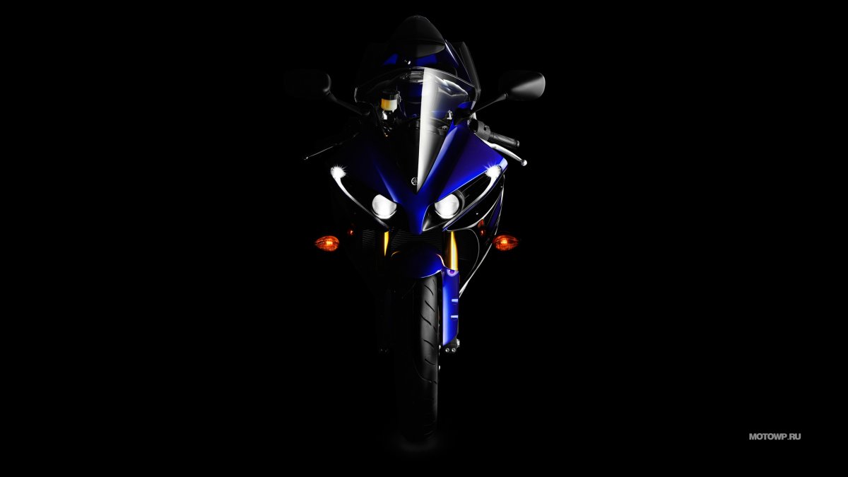 R1 Yamaha в темноте