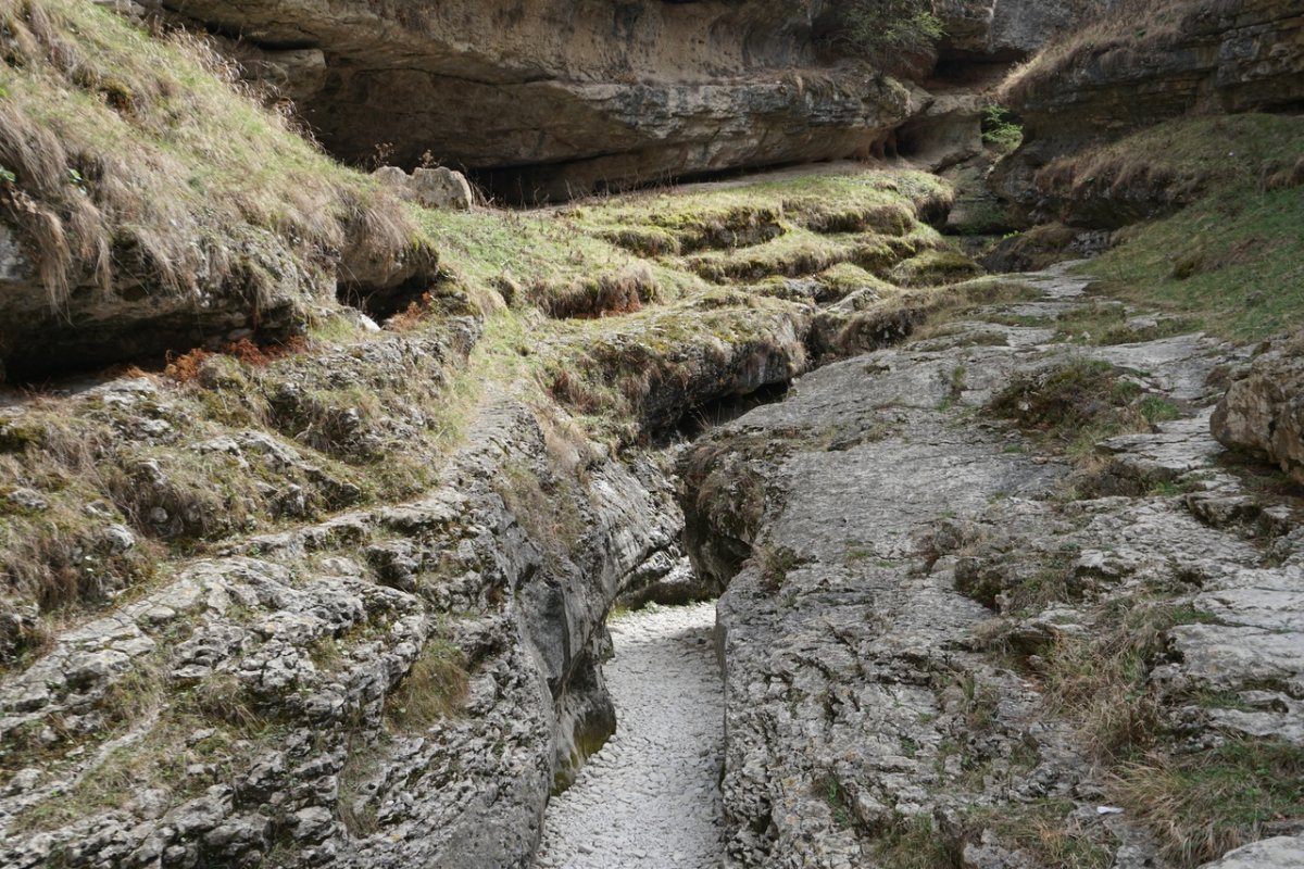 Салтинский подземный водопад в Дагестане