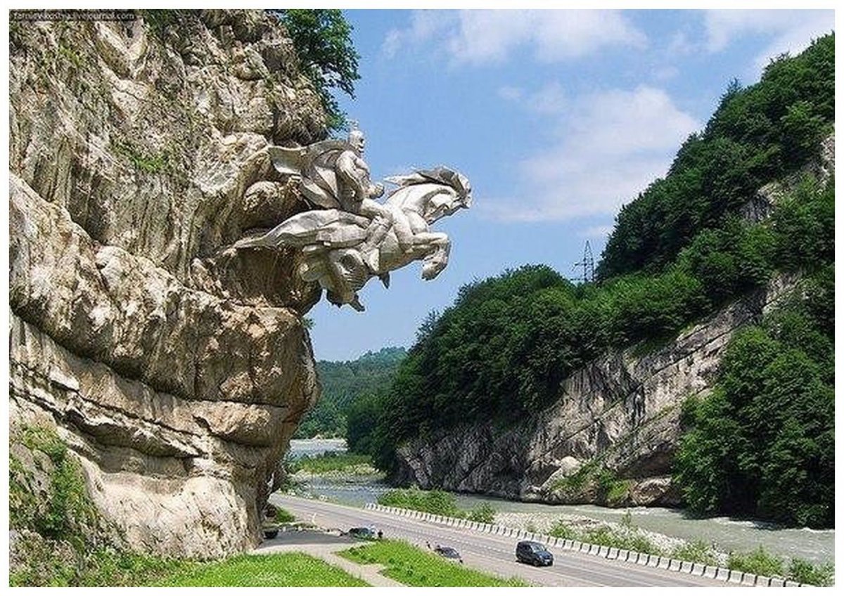 Северная Осетия Цейское ущелье памятник