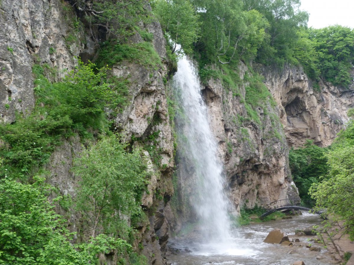 Аликоновское ущелье медовые водопады