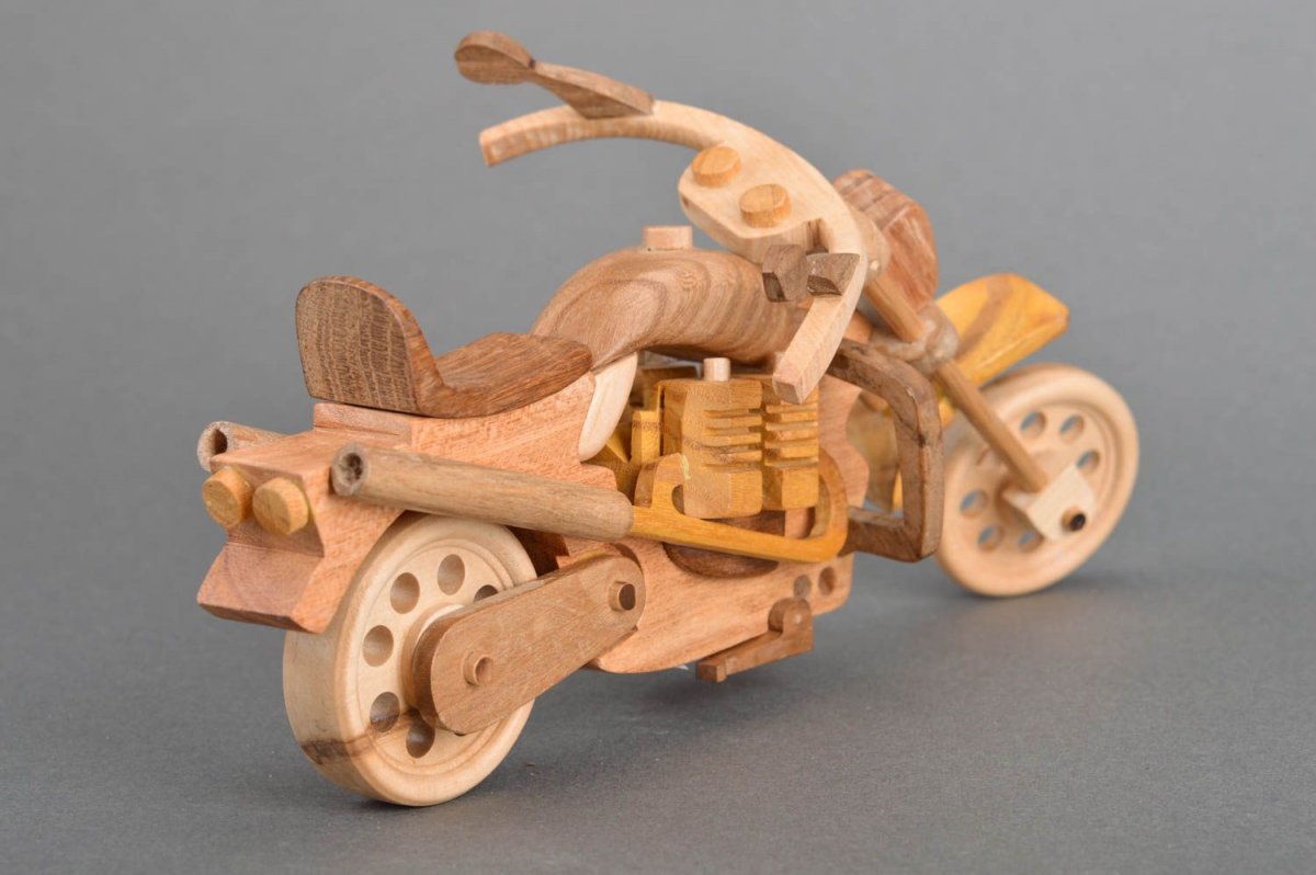 Дмитрий Губенко деревянный мотоцикл
