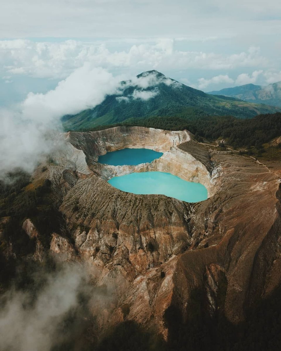 Три озера на вершине вулкакнакелимуту